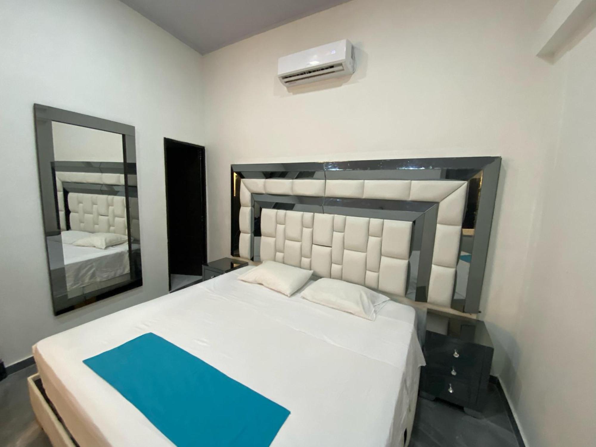 Hotel Hostal Caps Cartagena Exteriör bild