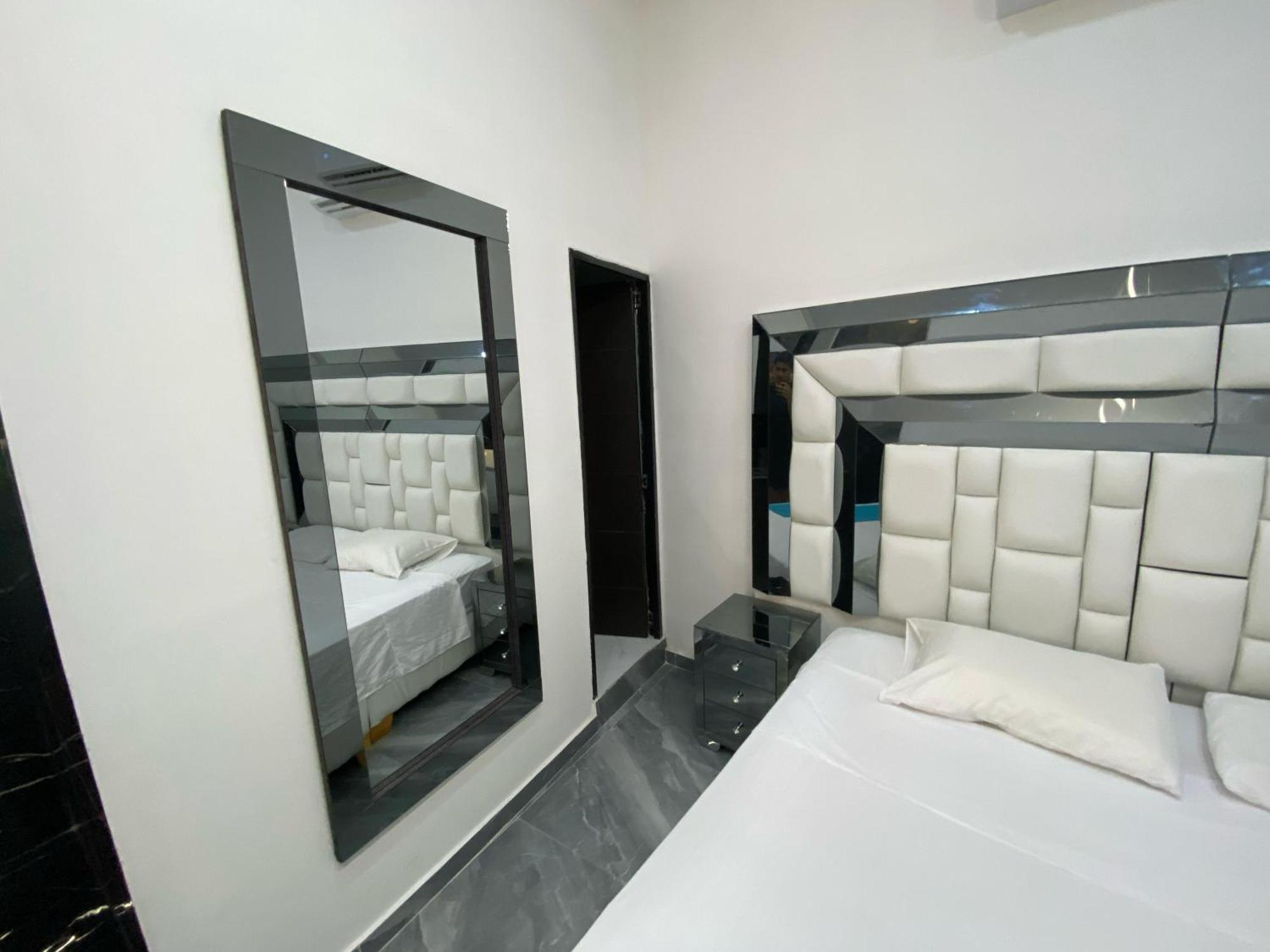 Hotel Hostal Caps Cartagena Exteriör bild